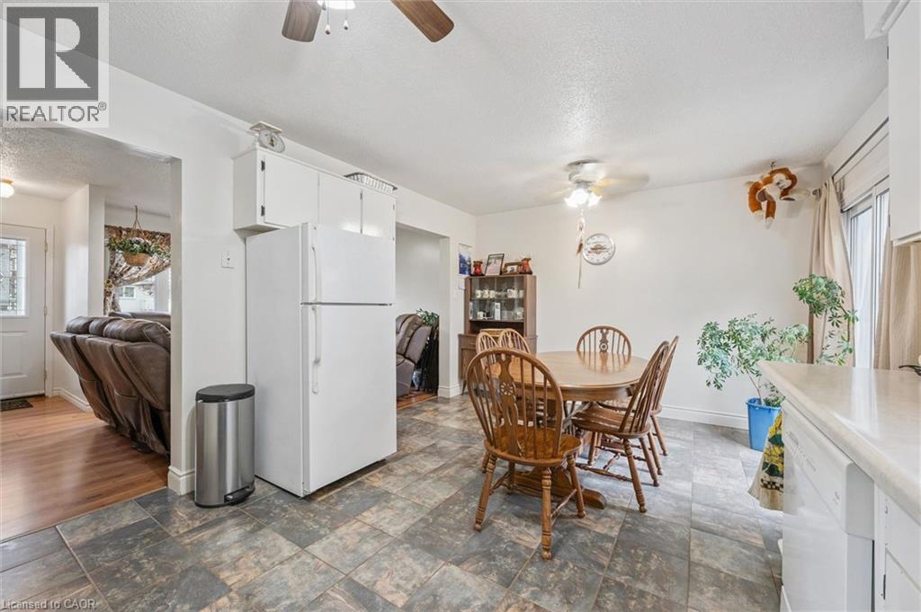 












105 ORIOLE Parkway

,
Elmira,




Ontario
N3B1C2

