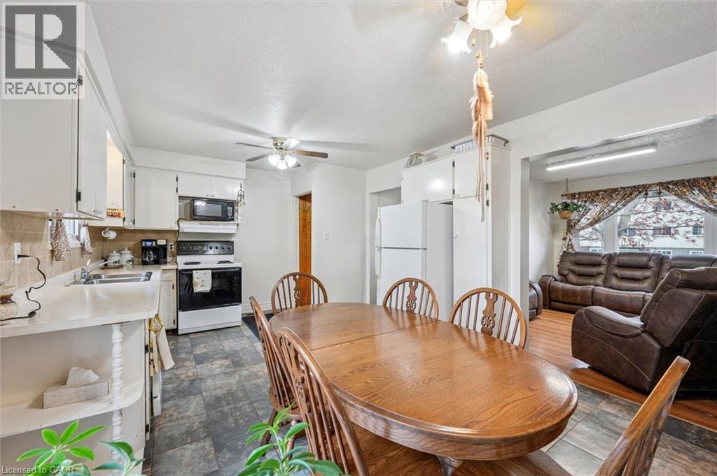 












105 ORIOLE Parkway

,
Elmira,




Ontario
N3B1C2

