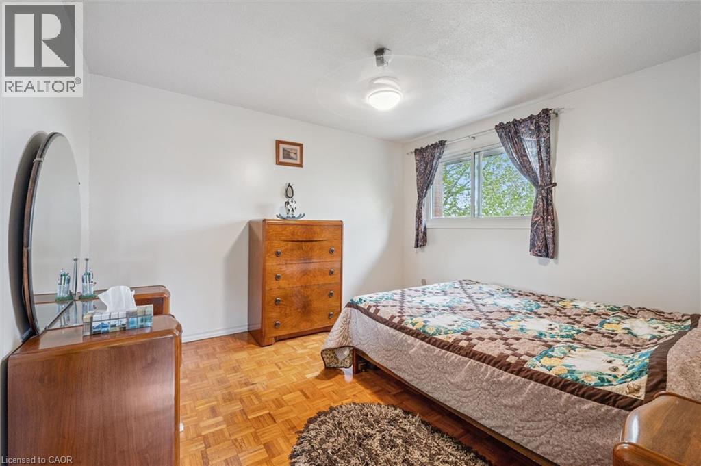 












105 ORIOLE Parkway

,
Elmira,




Ontario
N3B1C2

