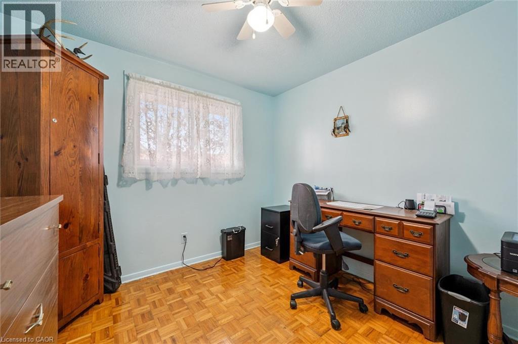 












105 ORIOLE Parkway

,
Elmira,




Ontario
N3B1C2

