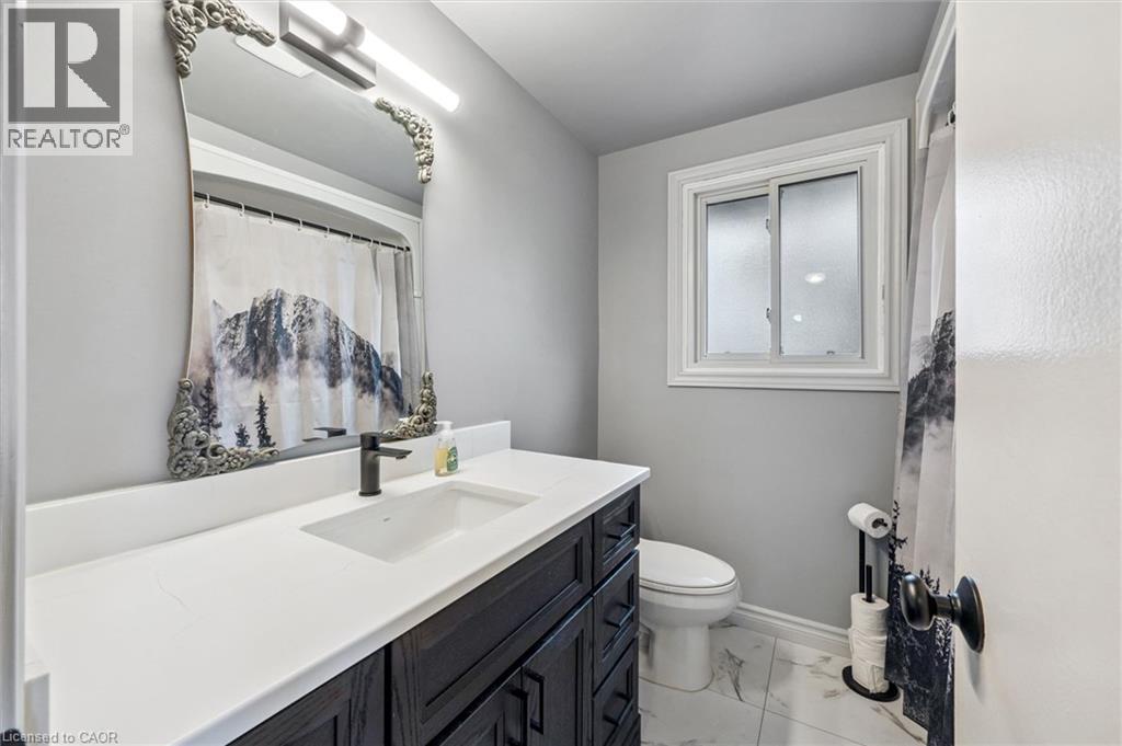 












105 ORIOLE Parkway

,
Elmira,




Ontario
N3B1C2

