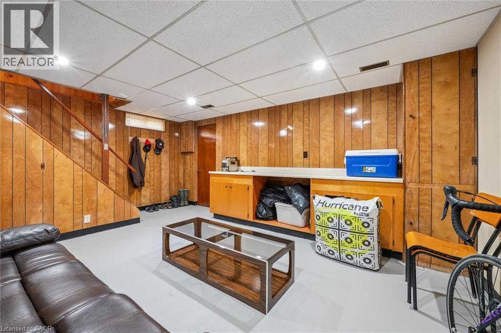 












105 ORIOLE Parkway

,
Elmira,




Ontario
N3B1C2

