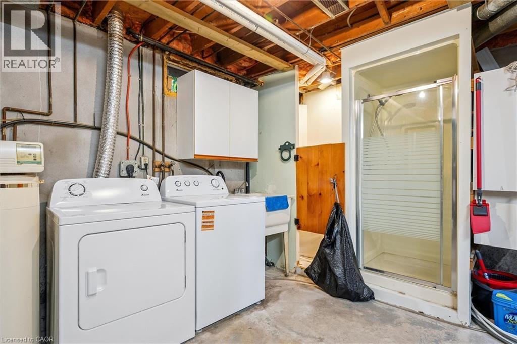 












105 ORIOLE Parkway

,
Elmira,




Ontario
N3B1C2

