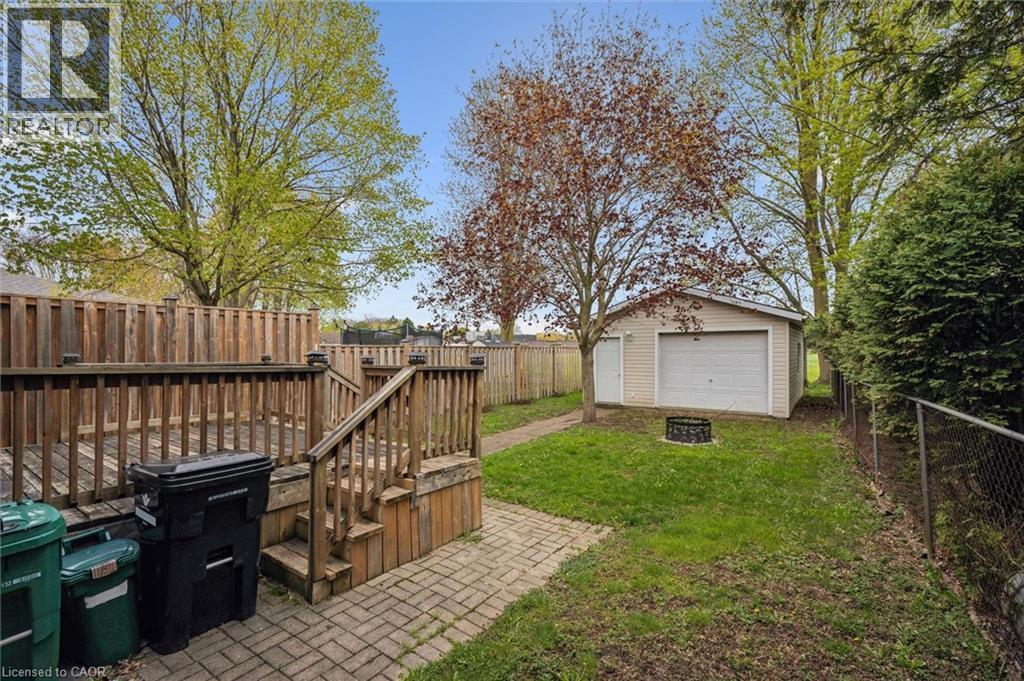 












105 ORIOLE Parkway

,
Elmira,




Ontario
N3B1C2

