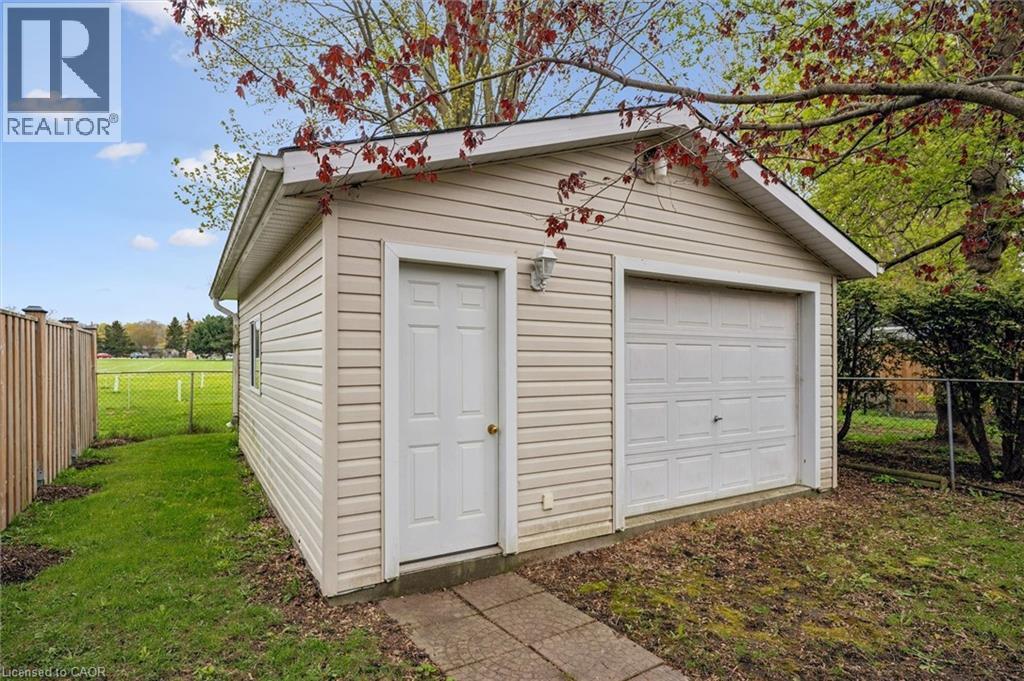 












105 ORIOLE Parkway

,
Elmira,




Ontario
N3B1C2


