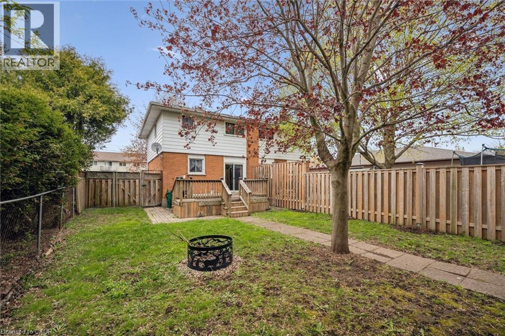 












105 ORIOLE Parkway

,
Elmira,




Ontario
N3B1C2

