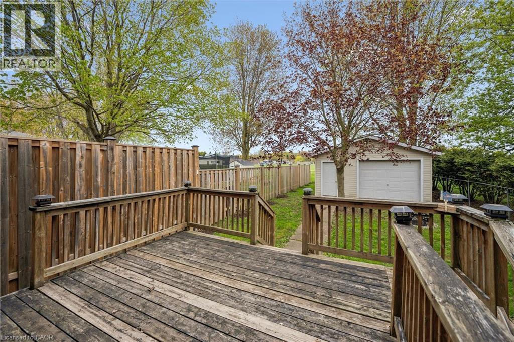 












105 ORIOLE Parkway

,
Elmira,




Ontario
N3B1C2

