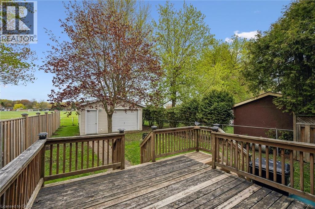 












105 ORIOLE Parkway

,
Elmira,




Ontario
N3B1C2

