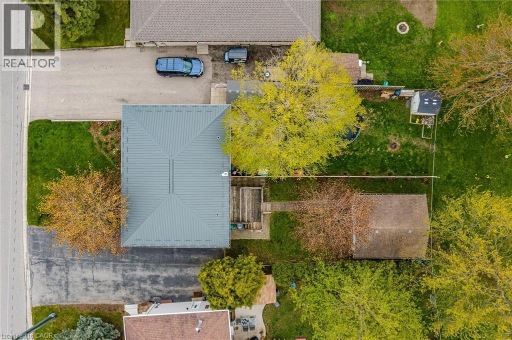 












105 ORIOLE Parkway

,
Elmira,




Ontario
N3B1C2

