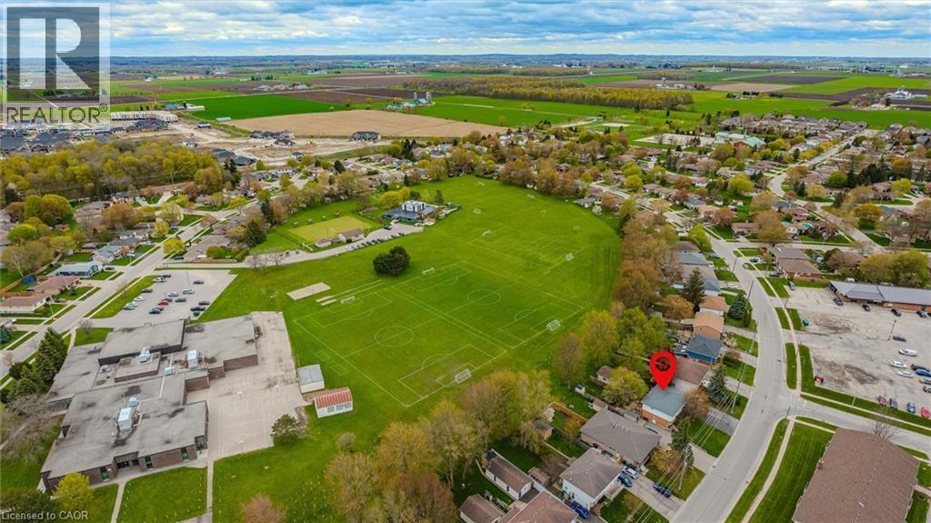 












105 ORIOLE Parkway

,
Elmira,




Ontario
N3B1C2

