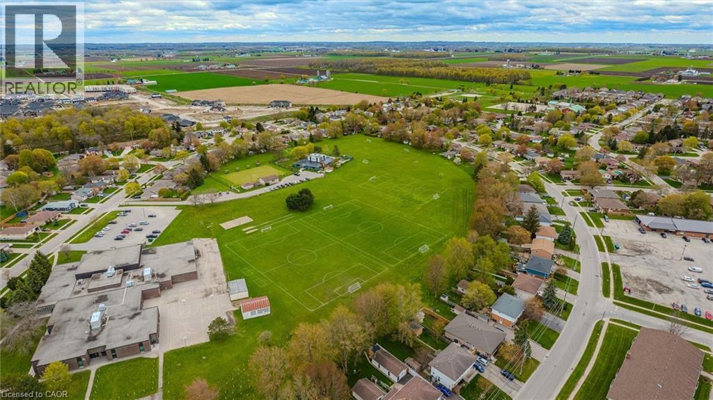 












105 ORIOLE Parkway

,
Elmira,




Ontario
N3B1C2

