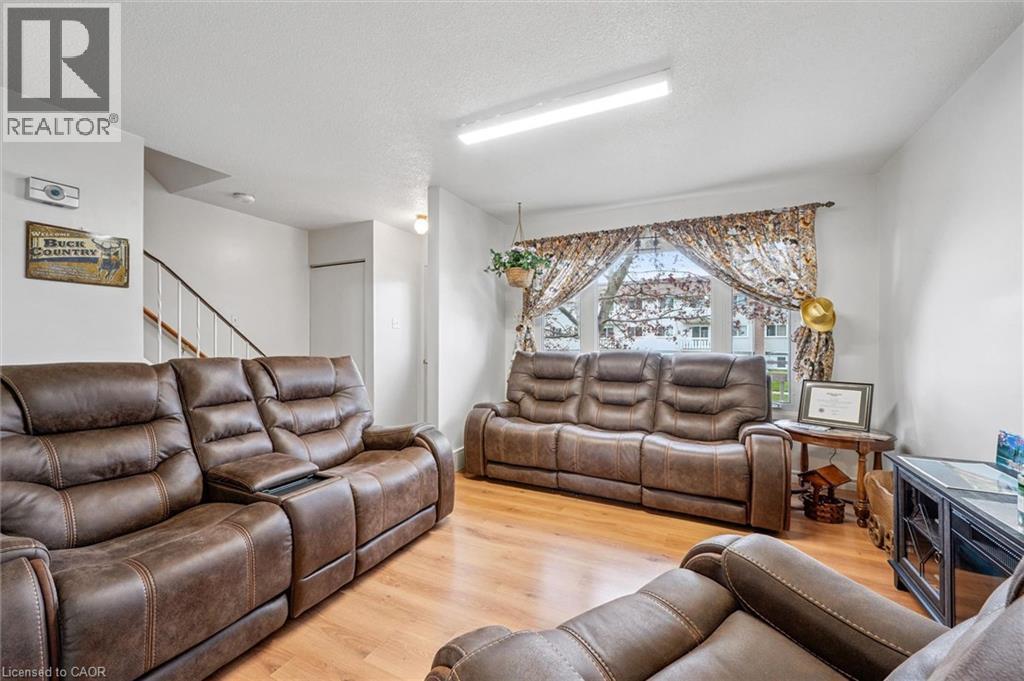 












105 ORIOLE Parkway

,
Elmira,




Ontario
N3B1C2

