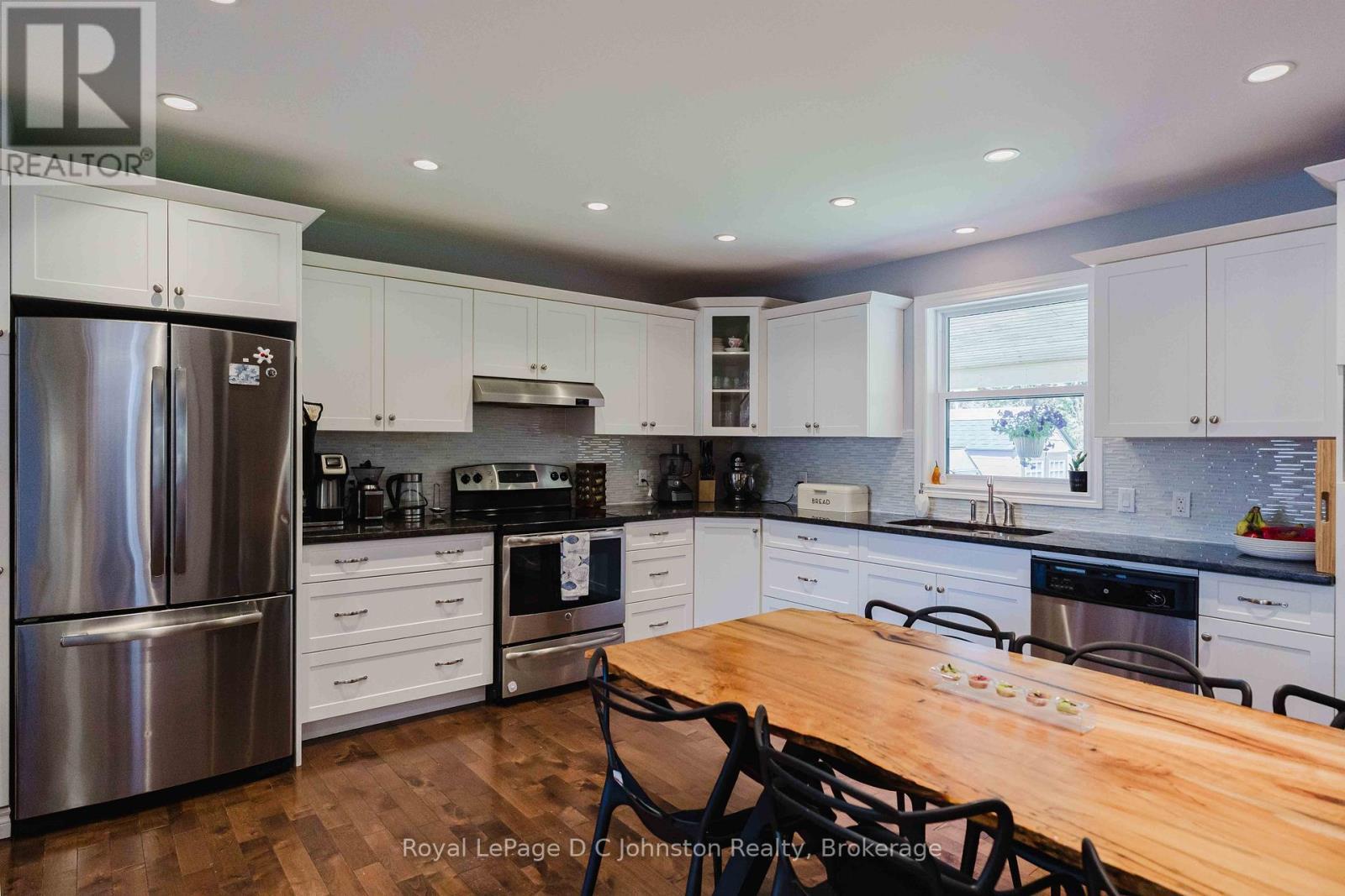 












166 MACDONALD LANE

,
Saugeen Shores,




Ontario
N0H2L0

