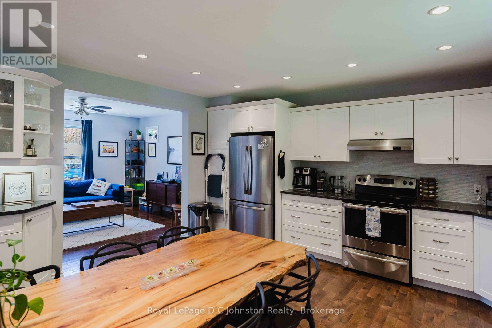 












166 MACDONALD LANE

,
Saugeen Shores,




Ontario
N0H2L0

