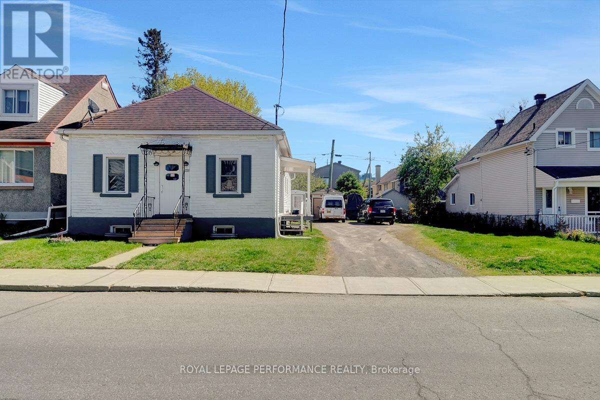 












228 CARILLON STREET

,
Ottawa,




Ontario
K1L5X8

