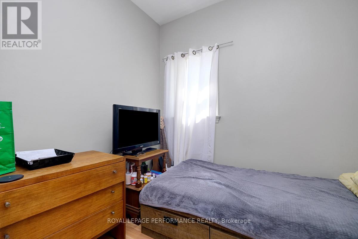 












228 CARILLON STREET

,
Ottawa,




Ontario
K1L5X8

