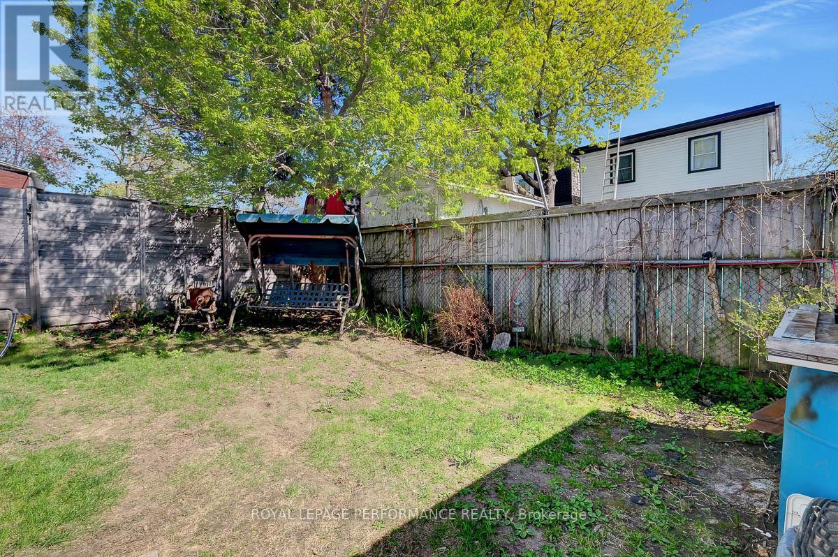












228 CARILLON STREET

,
Ottawa,




Ontario
K1L5X8


