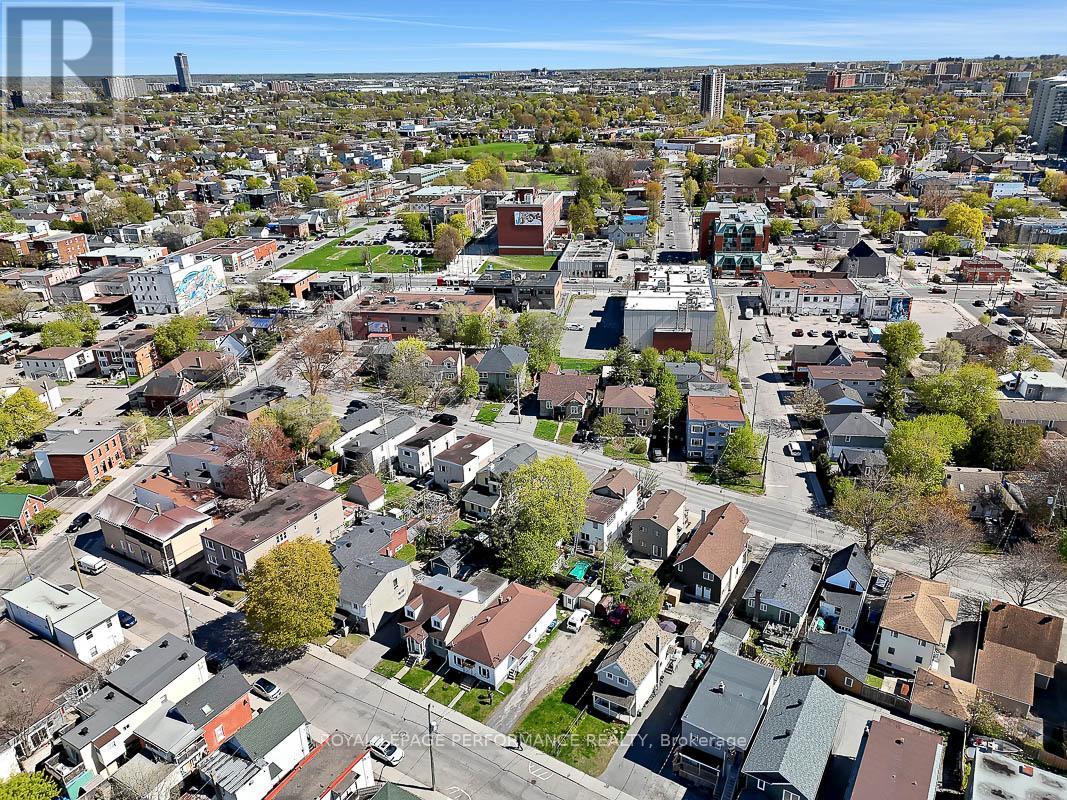 












228 CARILLON STREET

,
Ottawa,




Ontario
K1L5X8

