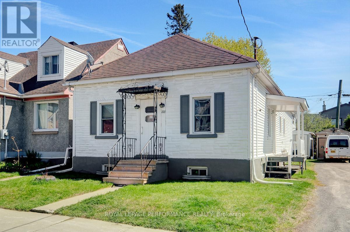 












228 CARILLON STREET

,
Ottawa,




Ontario
K1L5X8

