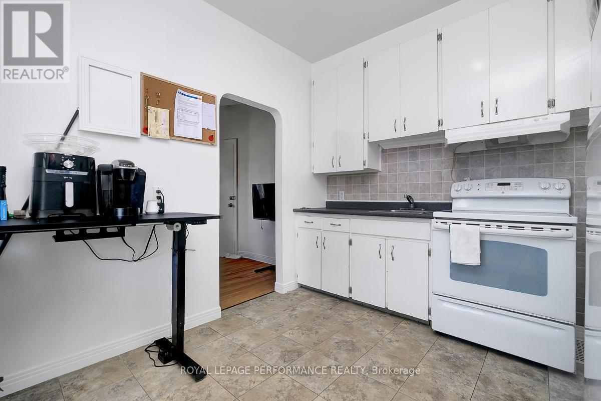 












228 CARILLON STREET

,
Ottawa,




Ontario
K1L5X8

