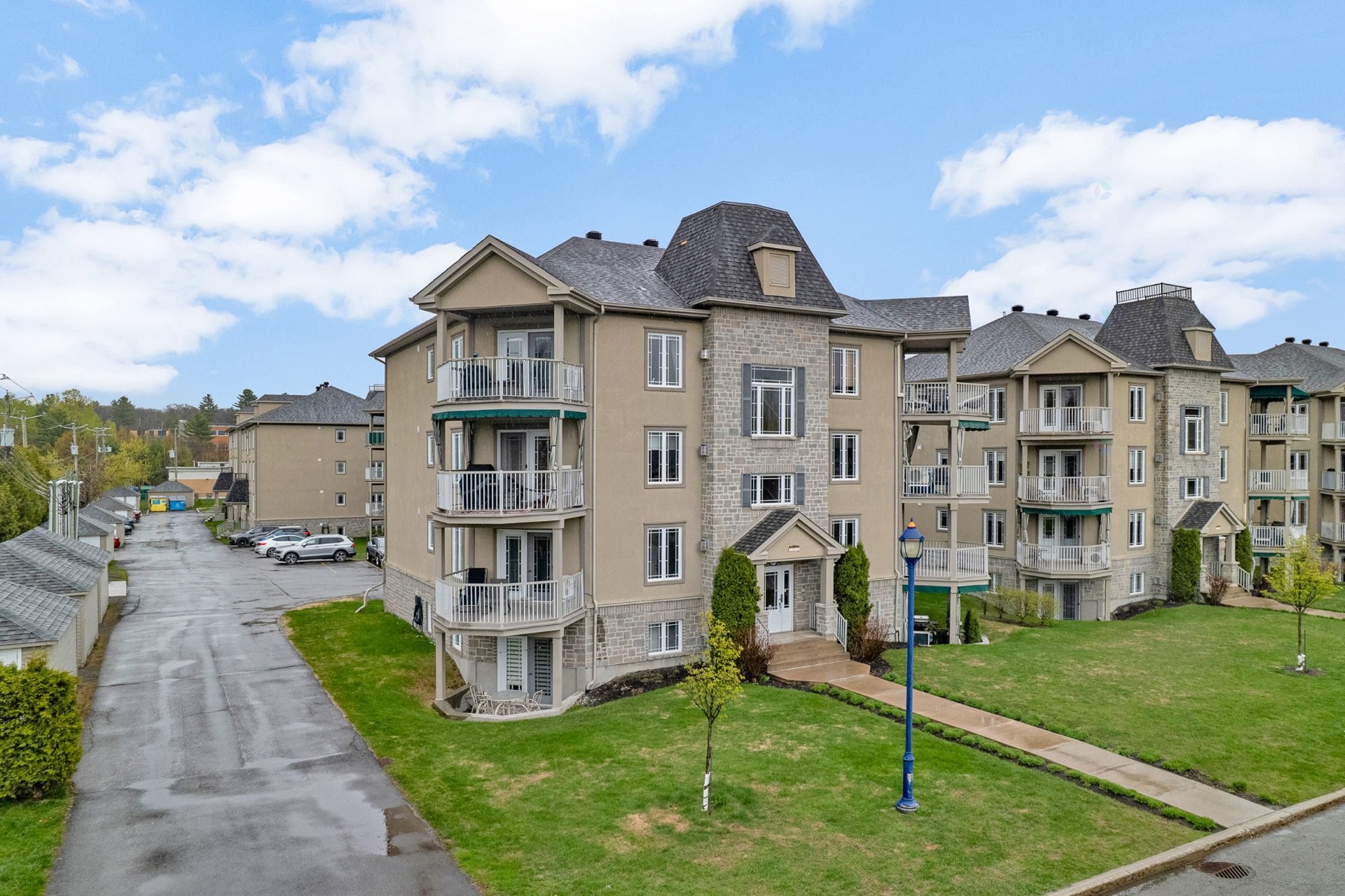 









2295


Rue Isaac-Jogues

, 7,
Saint-Jérôme,




QC
J7Y5H8

