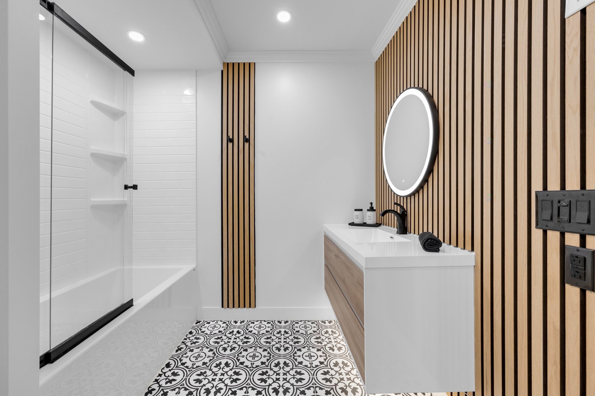 









2295


Rue Isaac-Jogues

, 7,
Saint-Jérôme,




QC
J7Y5H8

