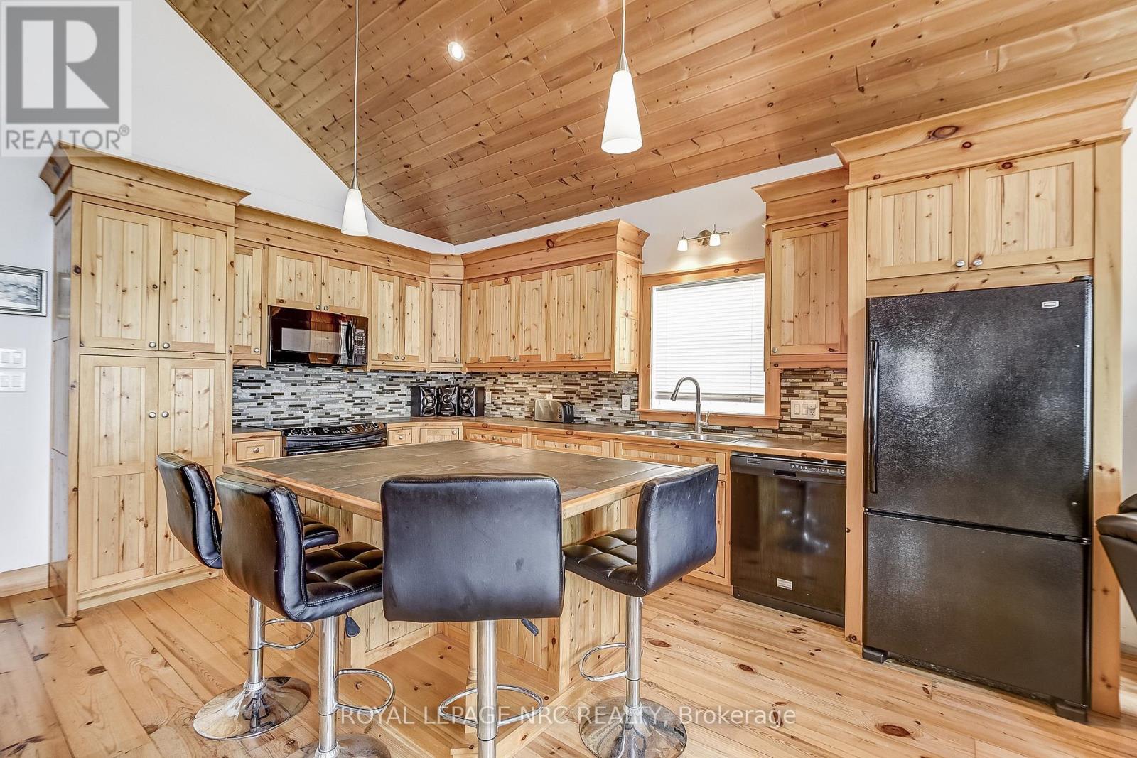 












10849 LAKESHORE ROAD W

,
Wainfleet (Lakeshore),




Ontario
L3K5V4

