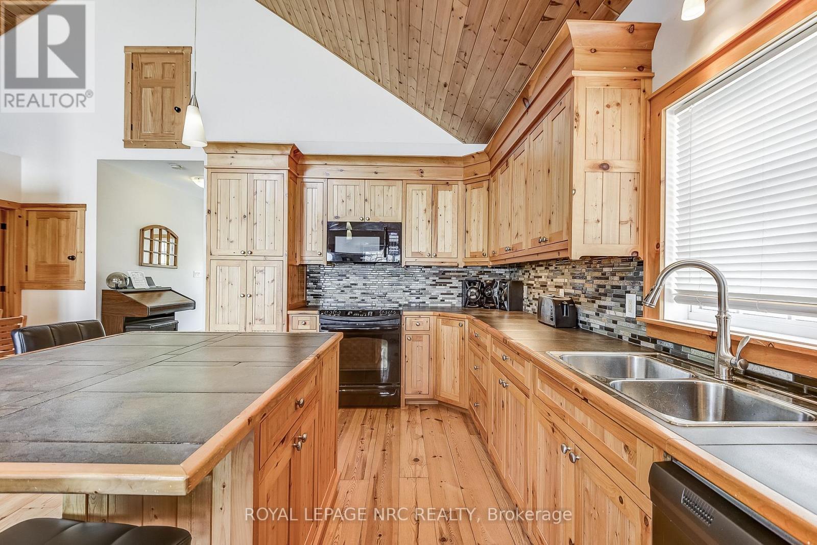 












10849 LAKESHORE ROAD W

,
Wainfleet (Lakeshore),




Ontario
L3K5V4

