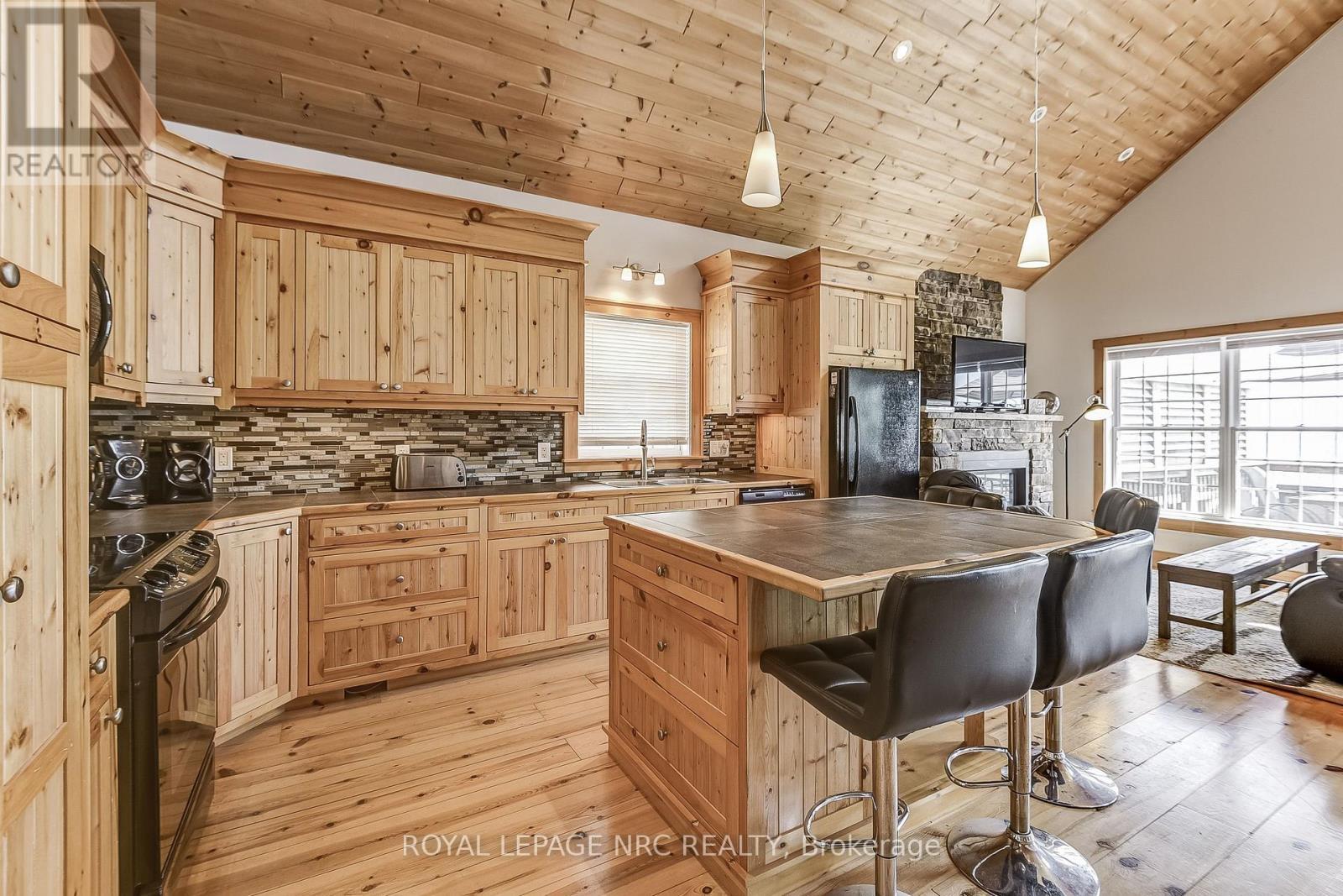 












10849 LAKESHORE ROAD W

,
Wainfleet (Lakeshore),




Ontario
L3K5V4

