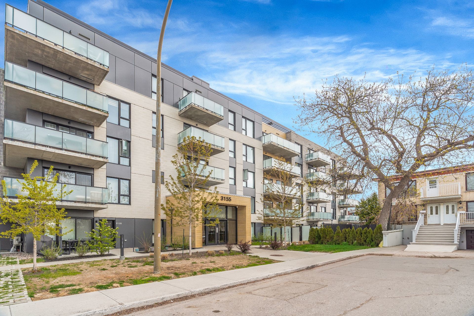 









3155


Av. Parkville

, 523,
Montréal (Mercier/Hochelaga-Maisonneuve),




QC
H1N0E7

