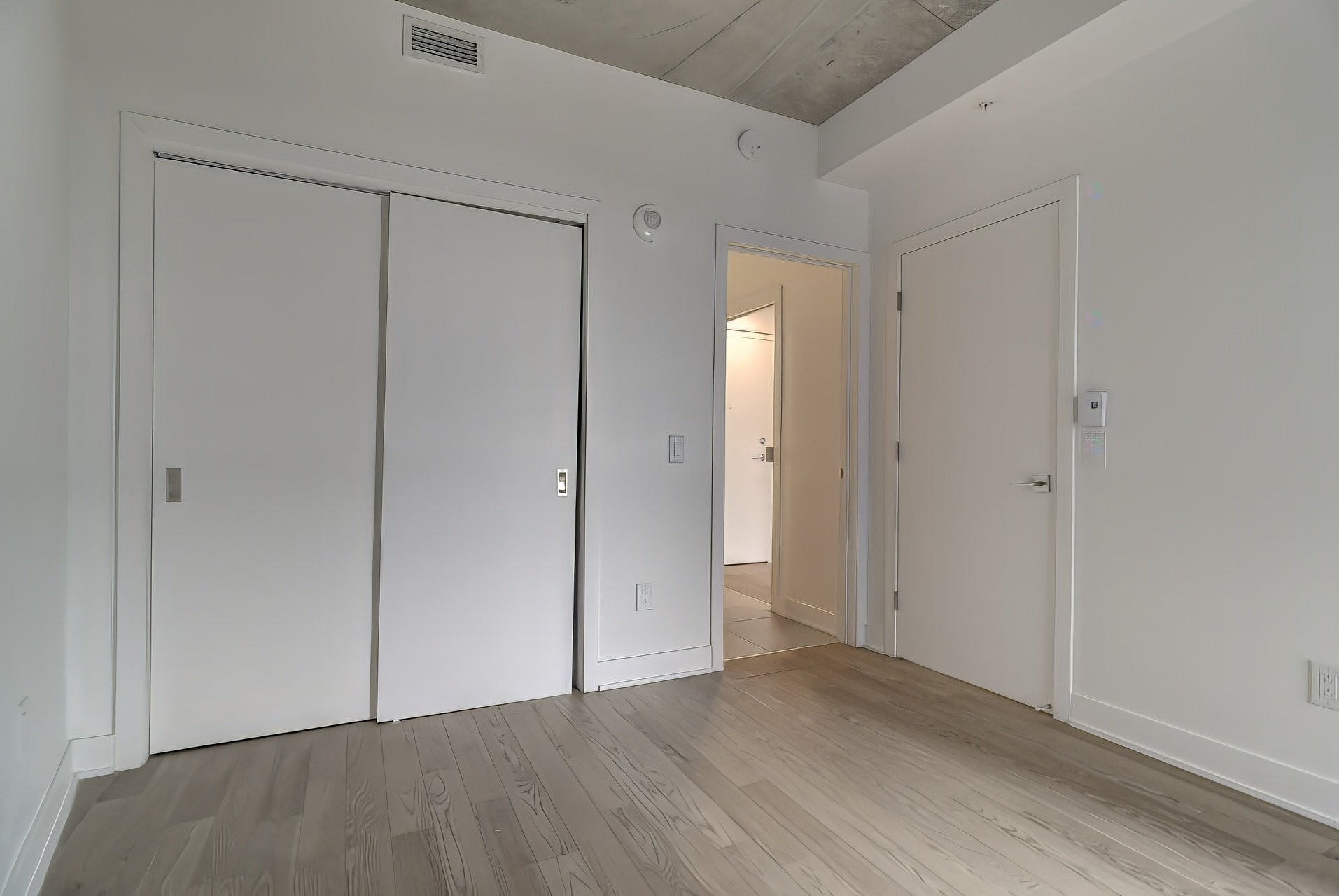 









1150


Boul. René-Lévesque E.

, 523,
Montréal (Ville-Marie),




QC
H2L0J6

