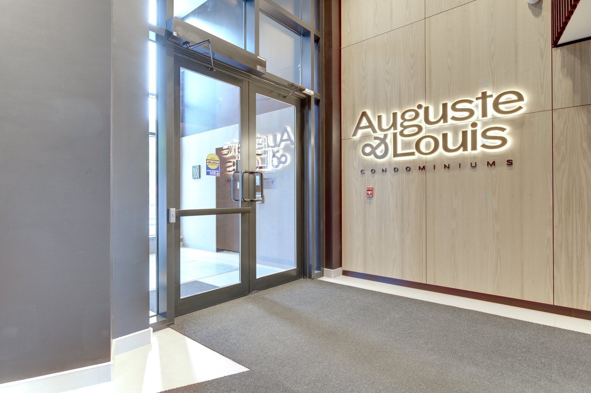 









1150


Boul. René-Lévesque E.

, 523,
Montréal (Ville-Marie),




QC
H2L0J6

