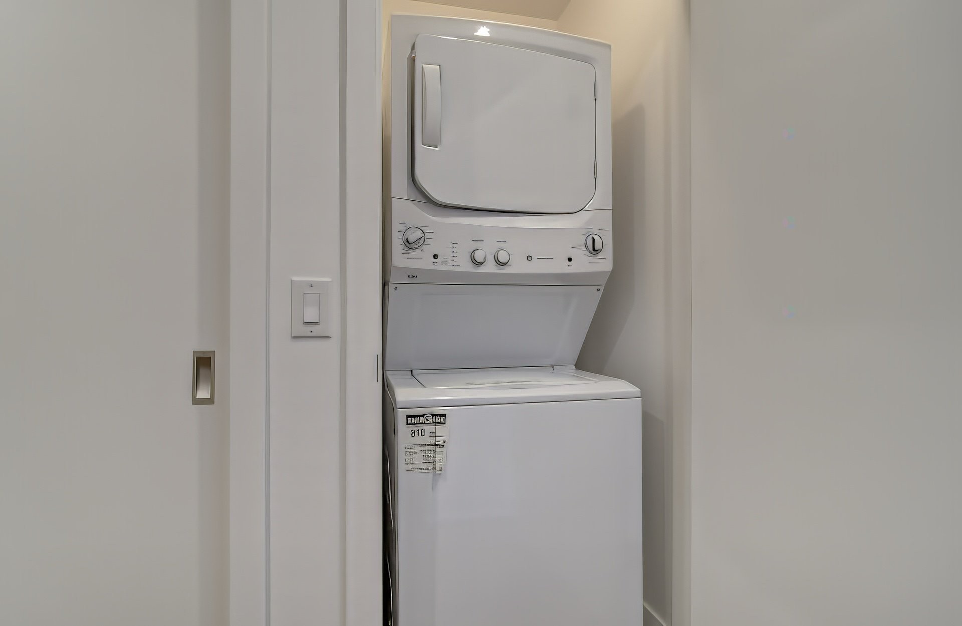 









1150


Boul. René-Lévesque E.

, 523,
Montréal (Ville-Marie),




QC
H2L0J6

