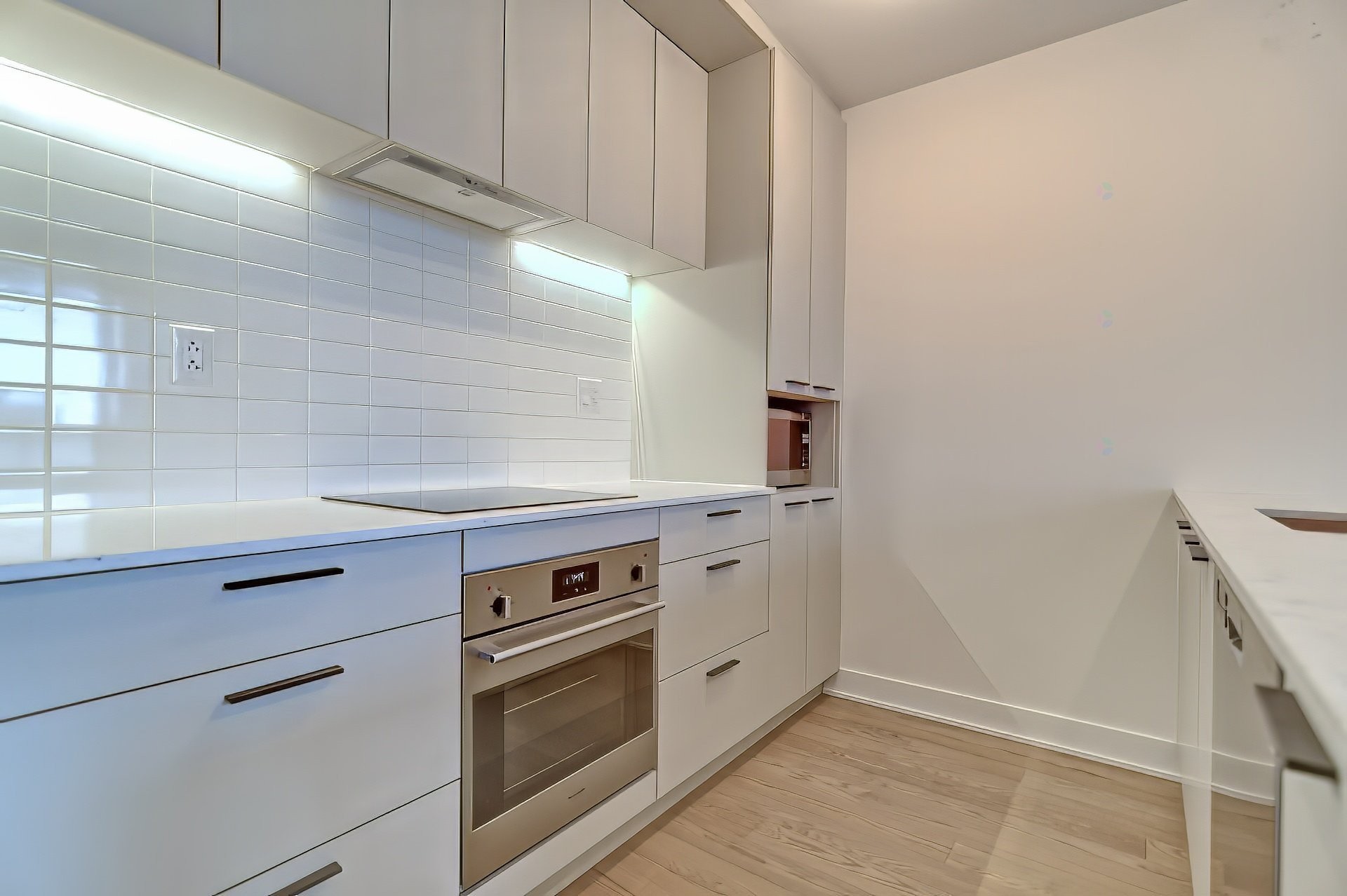 









1150


Boul. René-Lévesque E.

, 523,
Montréal (Ville-Marie),




QC
H2L0J6

