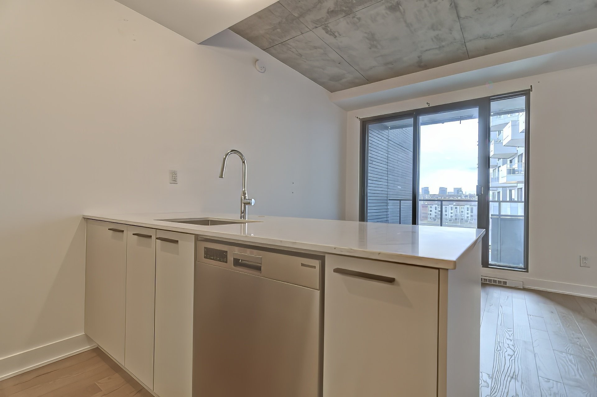 









1150


Boul. René-Lévesque E.

, 523,
Montréal (Ville-Marie),




QC
H2L0J6

