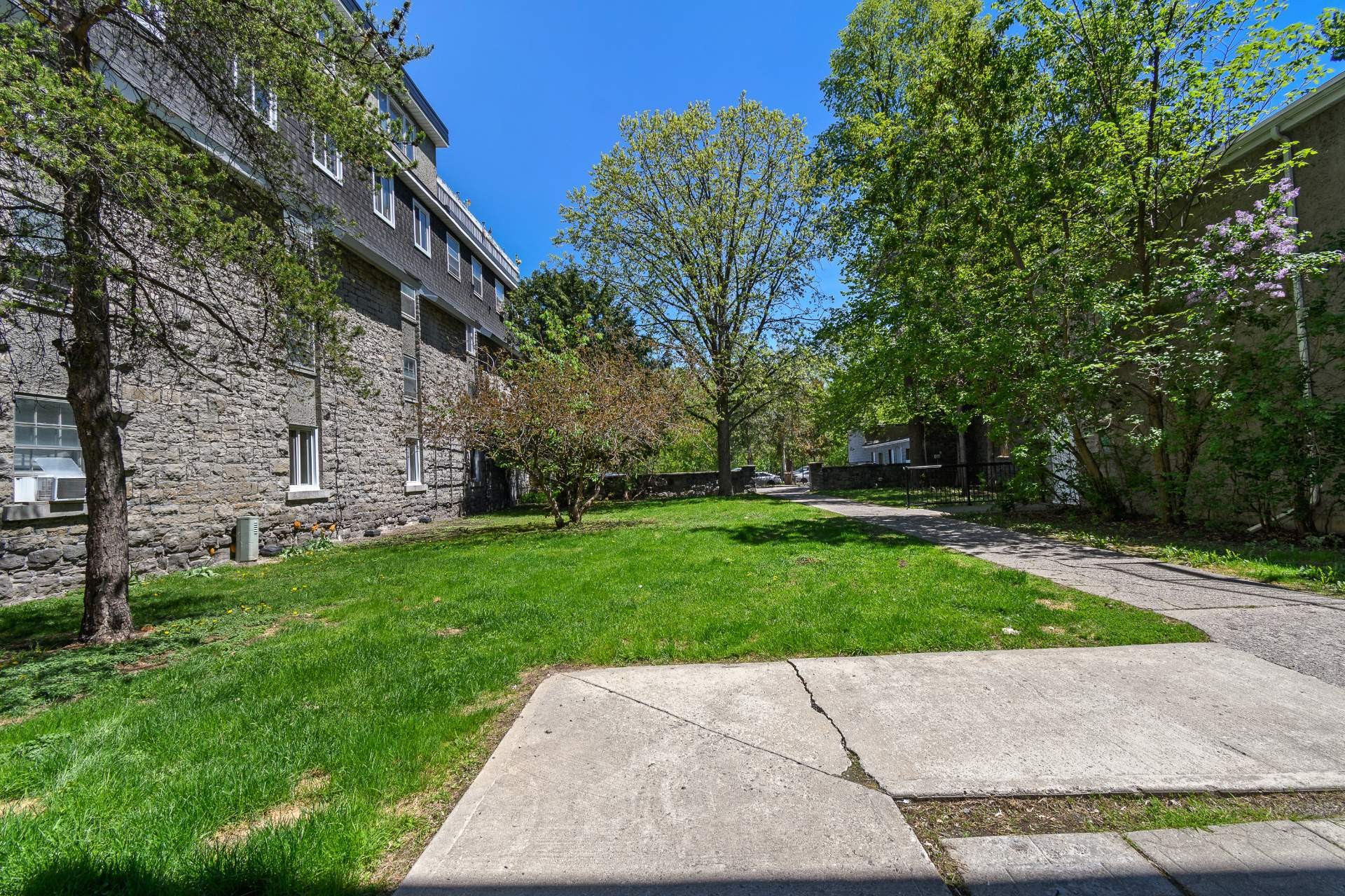 









27


Boul. de Lucerne

, 337,
Gatineau (Aylmer),




QC
J9H1M2

