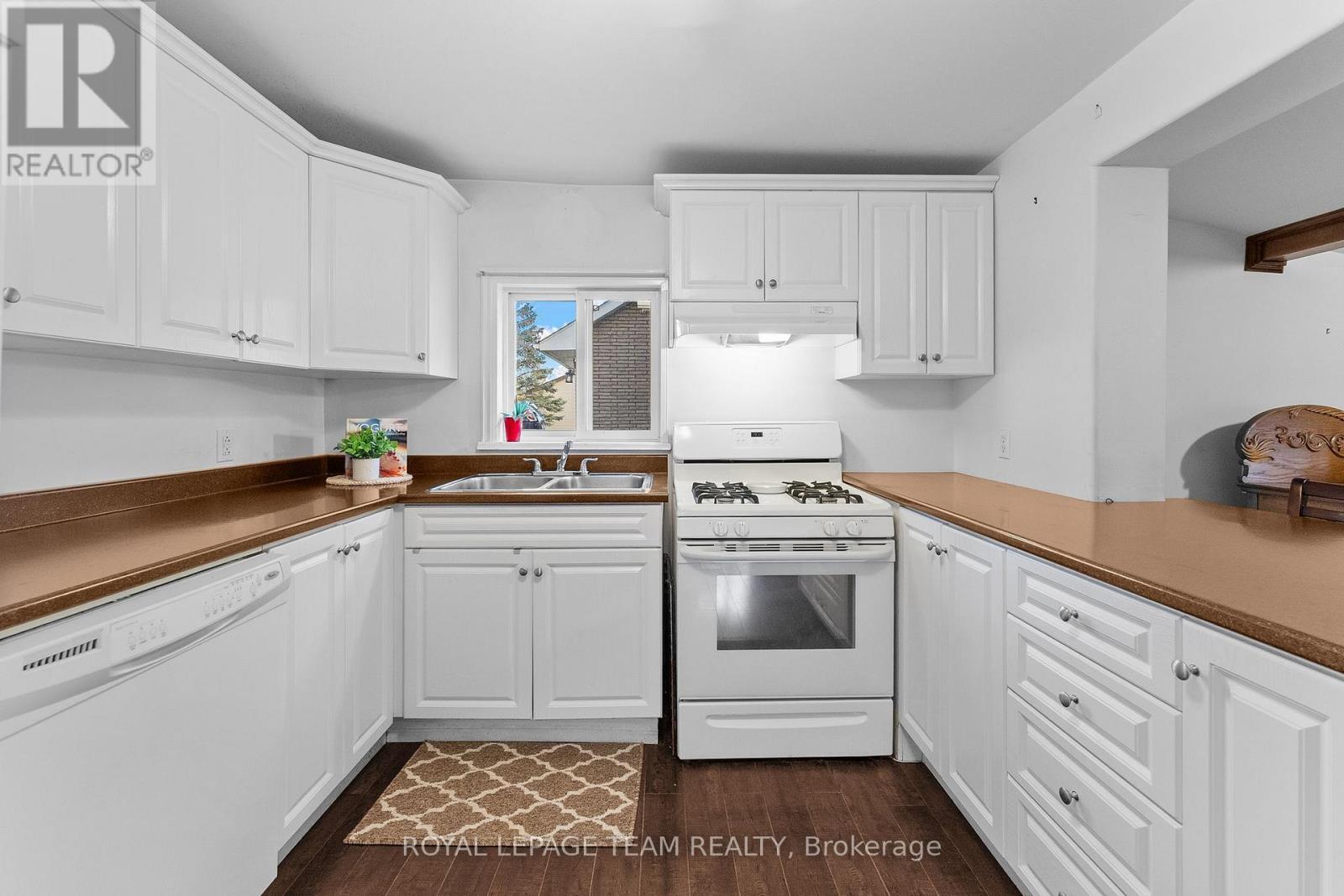 












113 QUEEN STREET N

,
Renfrew,




Ontario
K7V2A4

