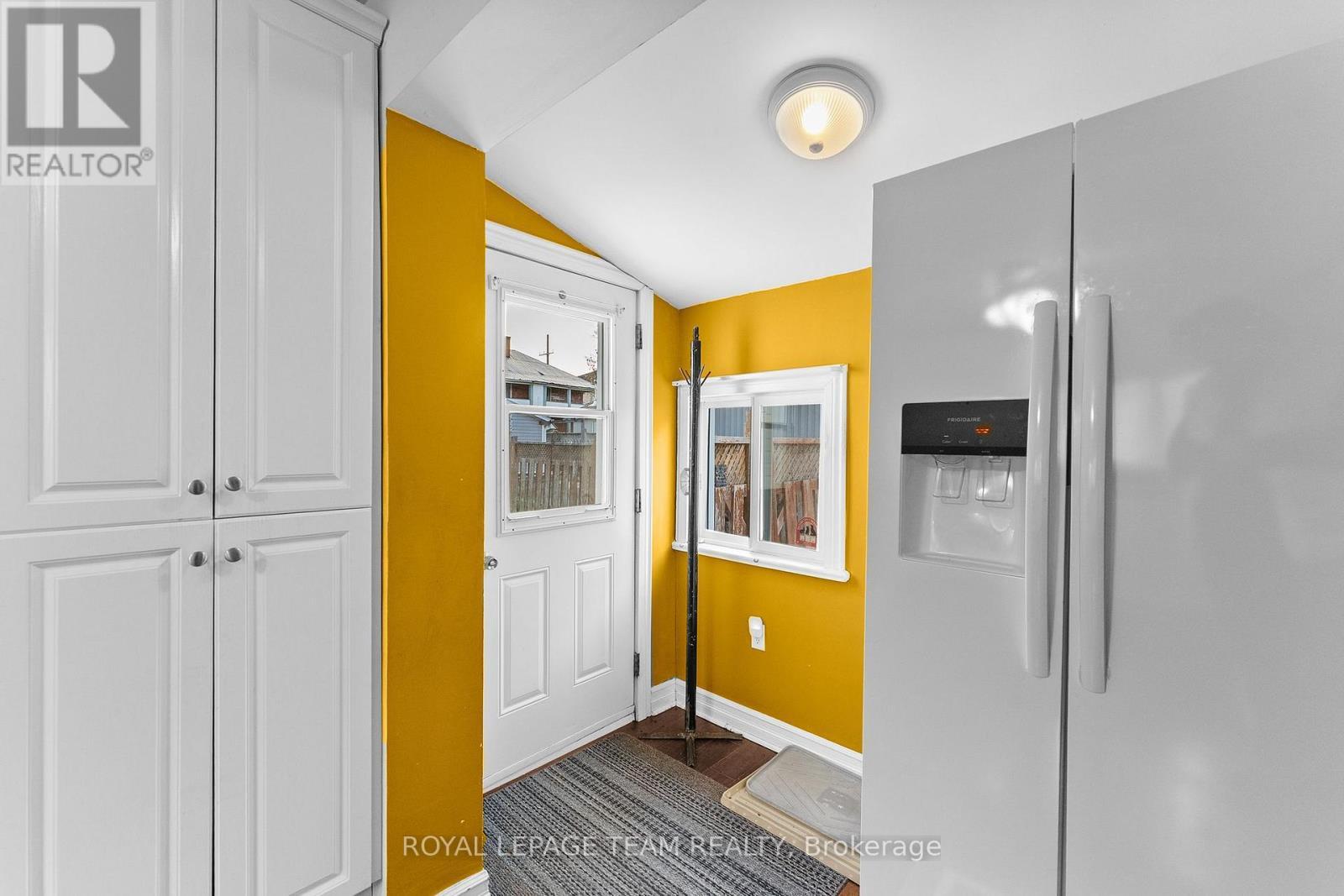 












113 QUEEN STREET N

,
Renfrew,




Ontario
K7V2A4

