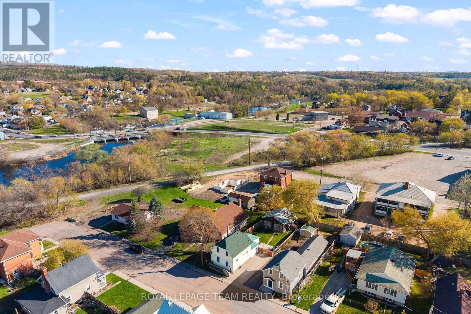 












113 QUEEN STREET N

,
Renfrew,




Ontario
K7V2A4

