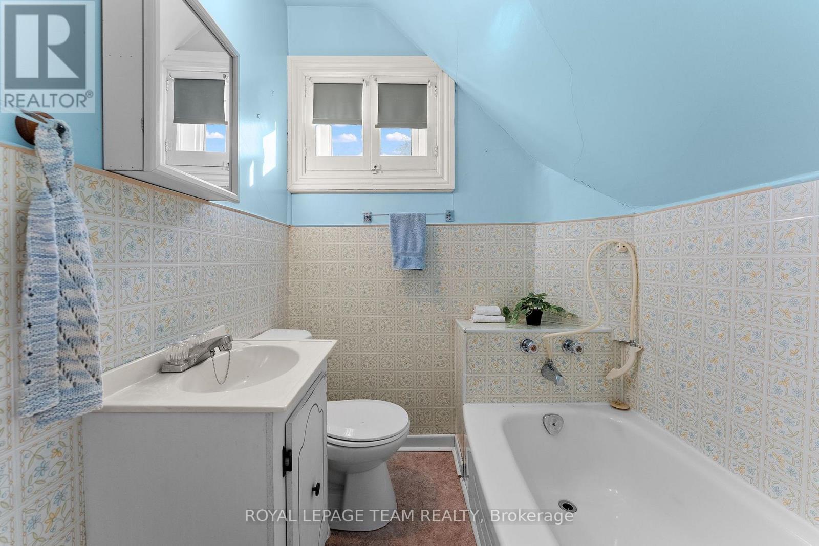 












113 QUEEN STREET N

,
Renfrew,




Ontario
K7V2A4

