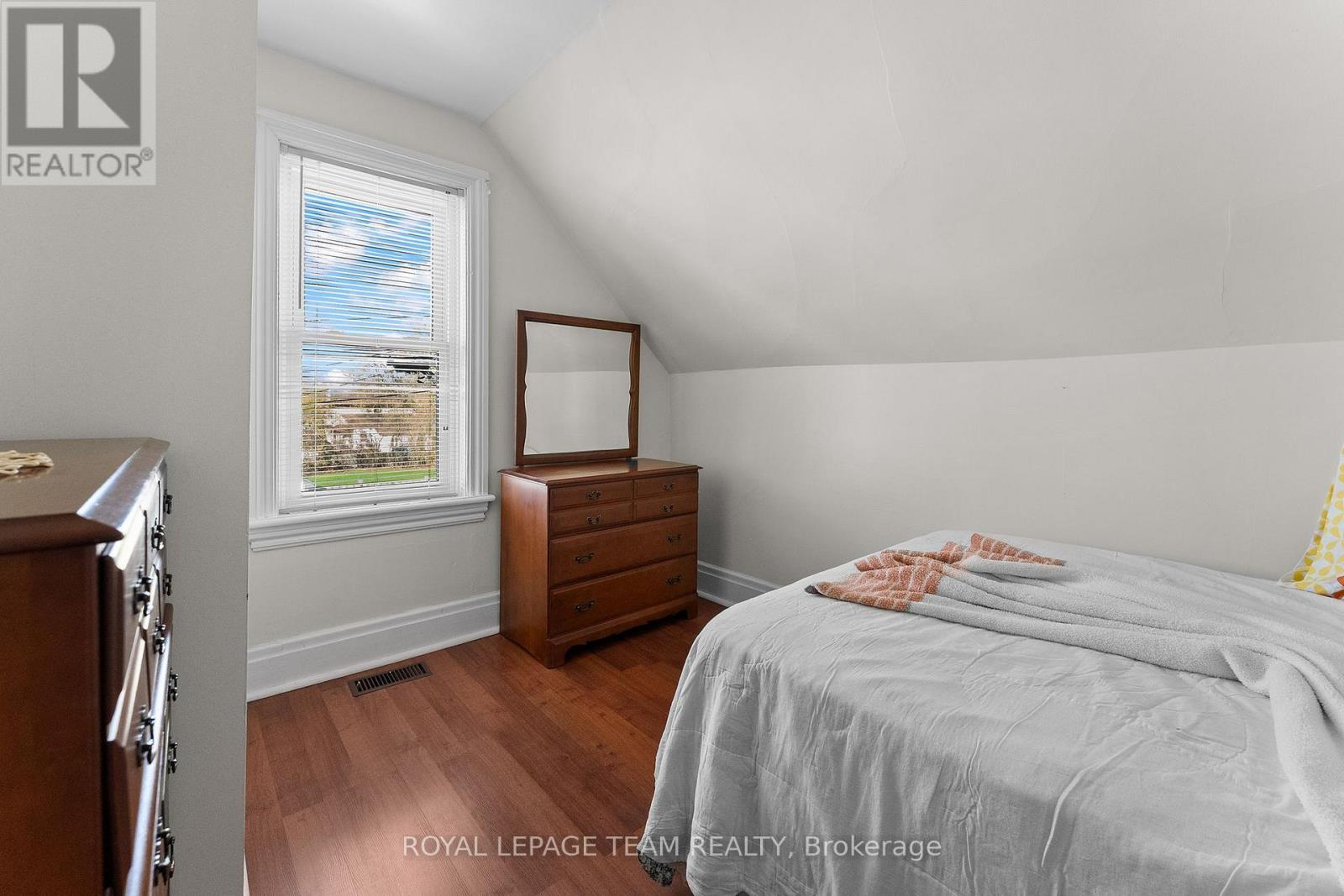 












113 QUEEN STREET N

,
Renfrew,




Ontario
K7V2A4


