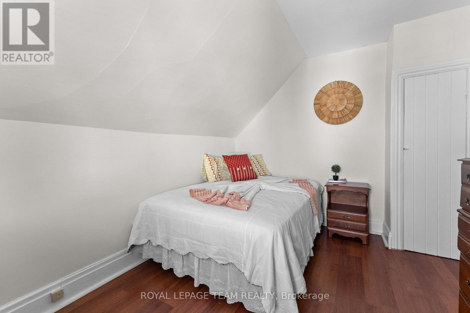 












113 QUEEN STREET N

,
Renfrew,




Ontario
K7V2A4

