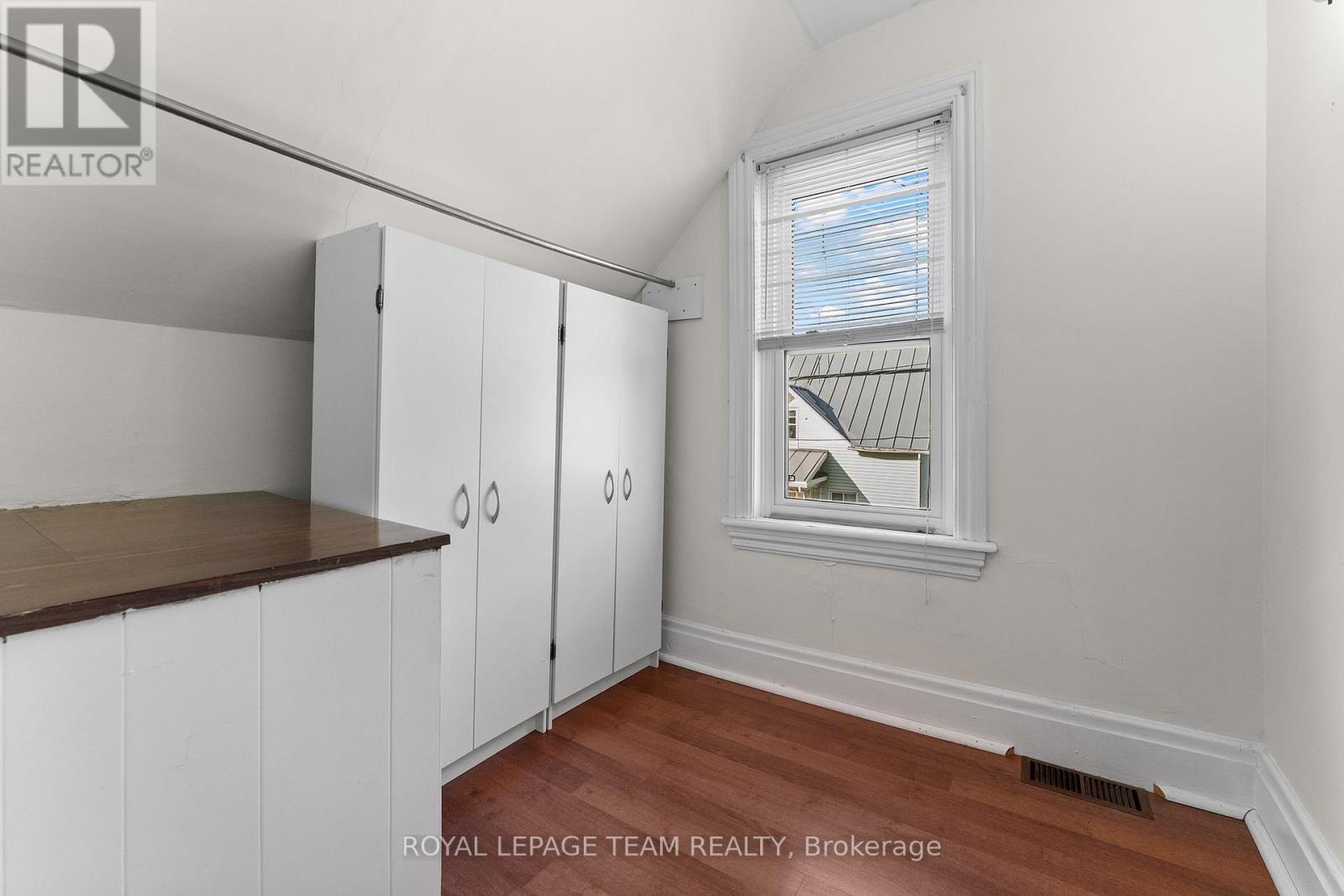 












113 QUEEN STREET N

,
Renfrew,




Ontario
K7V2A4

