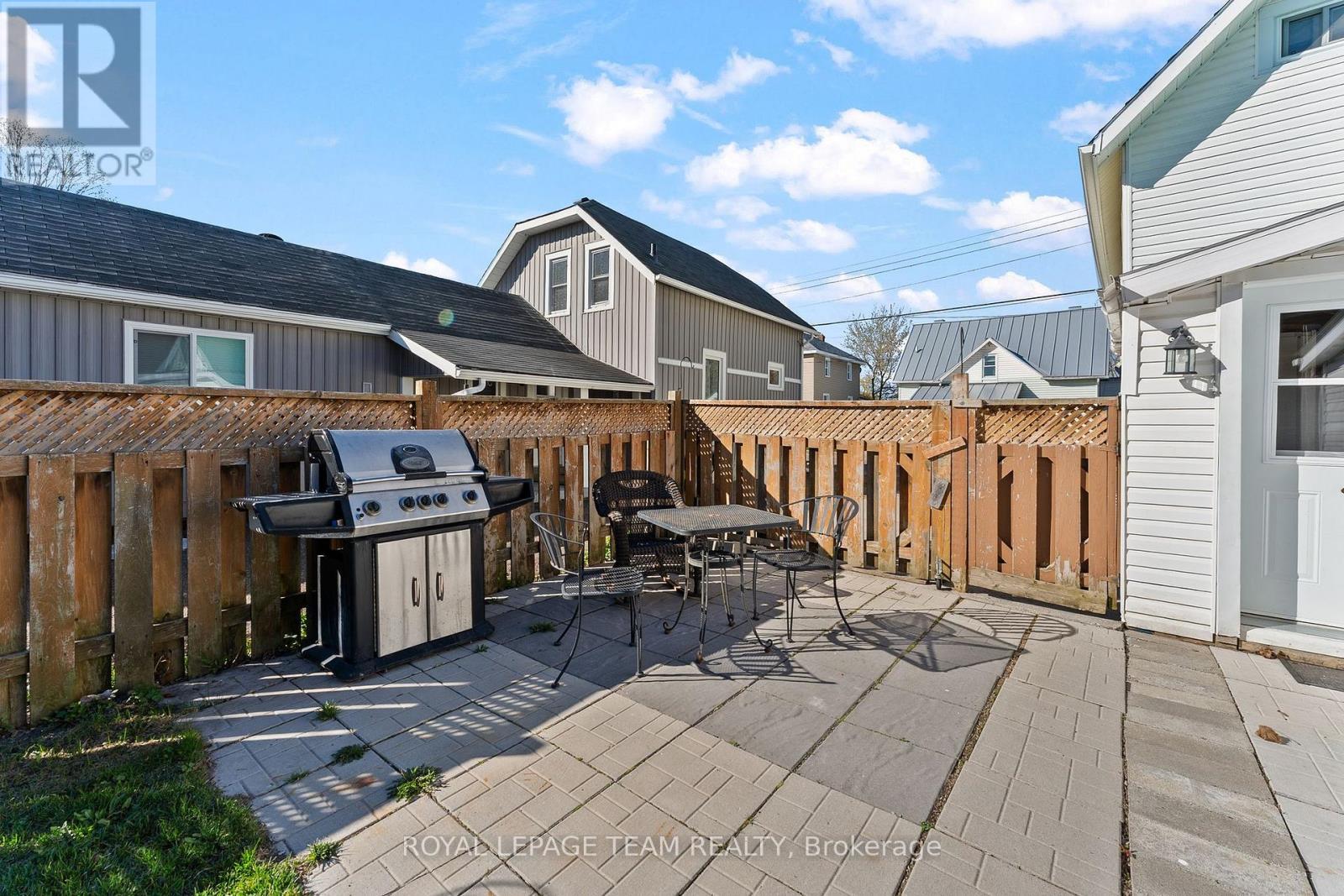 












113 QUEEN STREET N

,
Renfrew,




Ontario
K7V2A4

