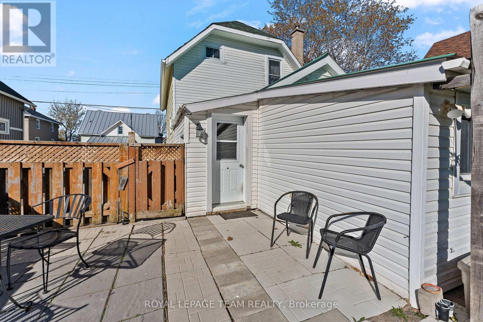 












113 QUEEN STREET N

,
Renfrew,




Ontario
K7V2A4


