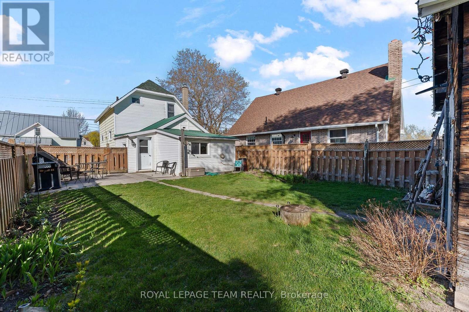 












113 QUEEN STREET N

,
Renfrew,




Ontario
K7V2A4


