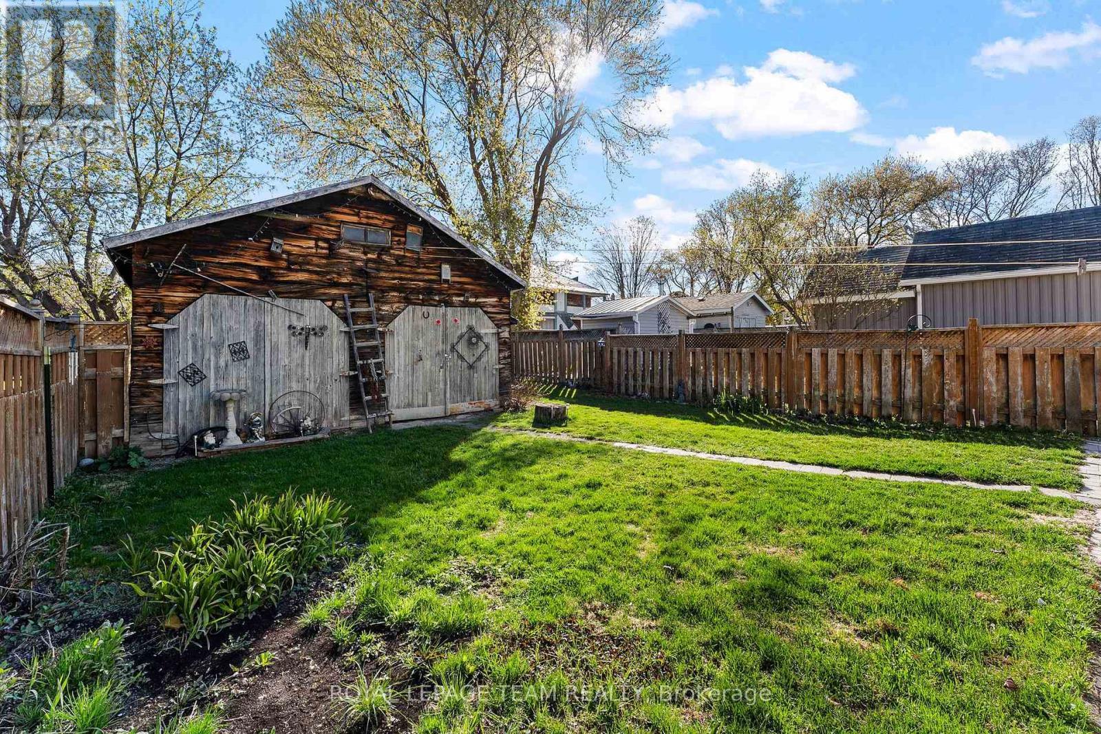 












113 QUEEN STREET N

,
Renfrew,




Ontario
K7V2A4

