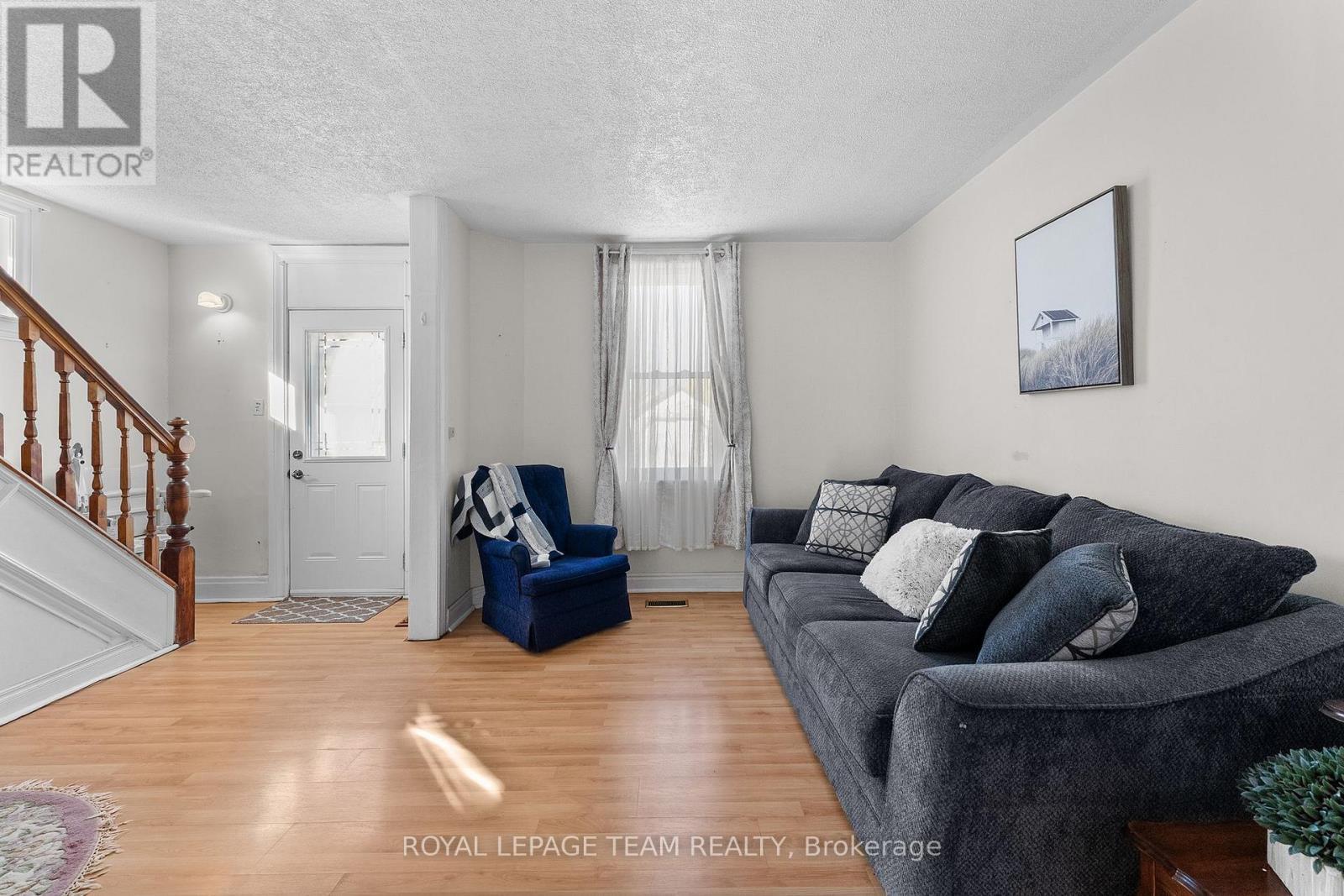 












113 QUEEN STREET N

,
Renfrew,




Ontario
K7V2A4

