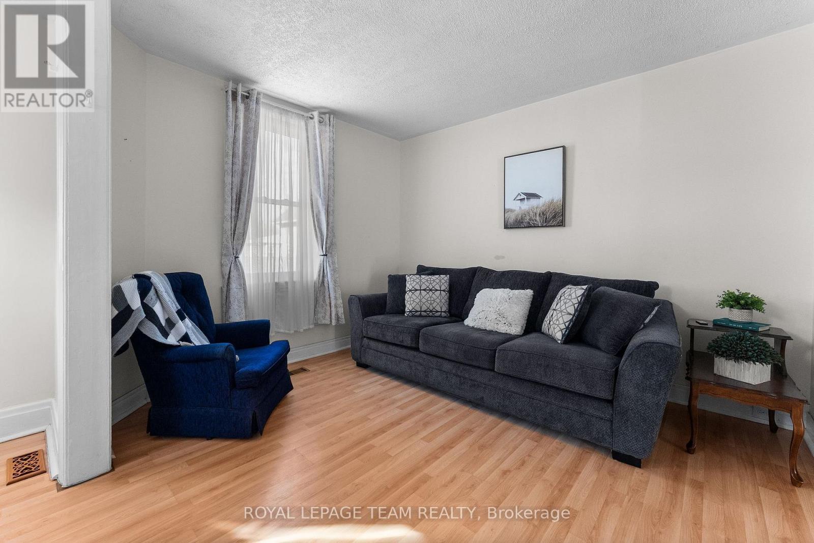 












113 QUEEN STREET N

,
Renfrew,




Ontario
K7V2A4

