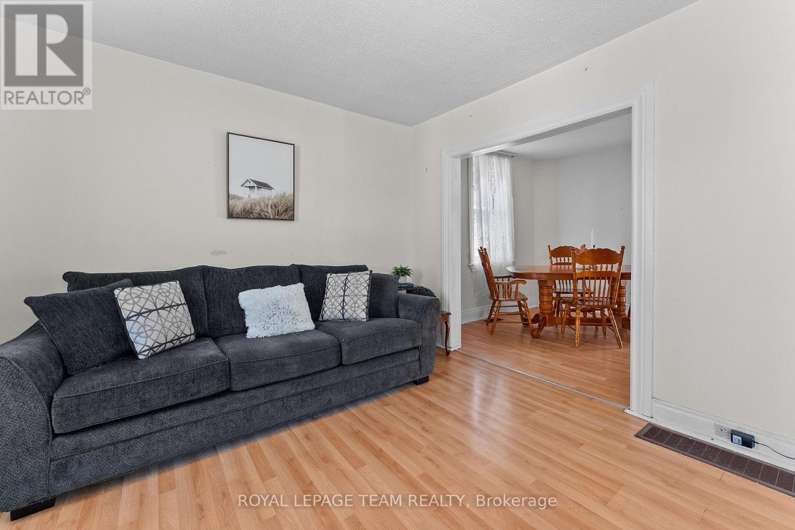 












113 QUEEN STREET N

,
Renfrew,




Ontario
K7V2A4

